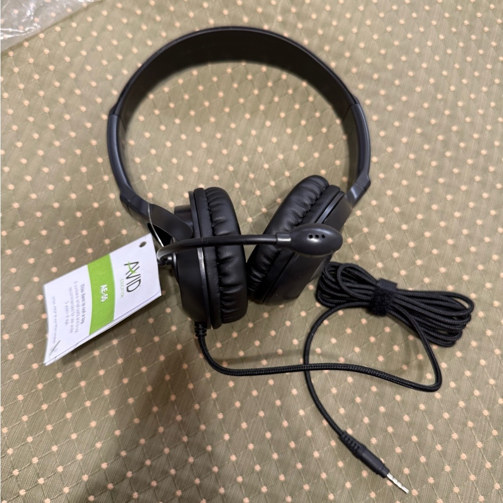 AVID EDUCATION AE-55
HEADPHONES with Microphone - BOX OF 16 BRAND NEW SEALED - Picture 8 of 9
